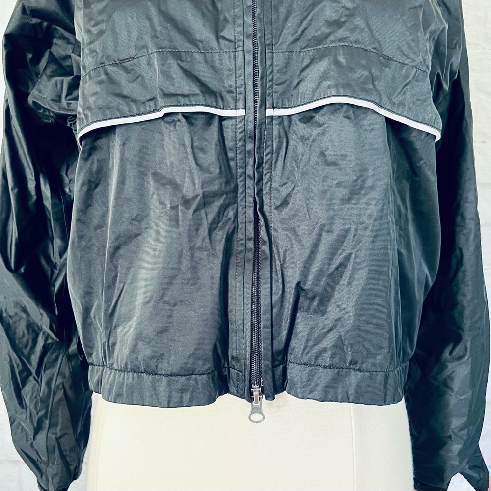 New Balance Windbreaker - Picture 4 of 16